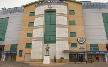 Wielka bitwa o perłę z PSG! Senny Mayulu blisko przeprowadzki do Londynu?