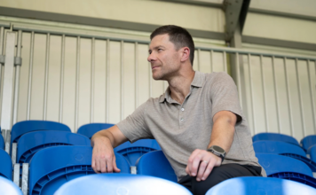 Osobna grupa treningowa w Cobham. Xabi Alonso dzieli kadrę?